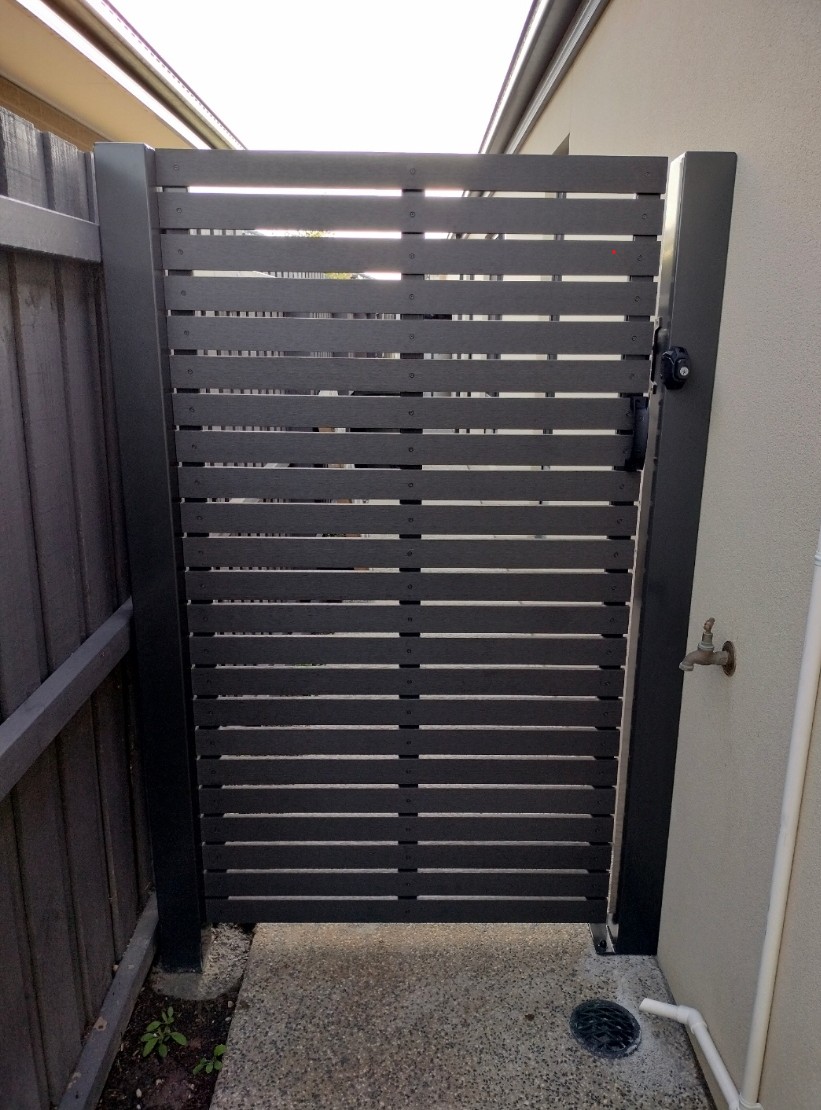 Custom horizontal Ekodeck pedestrian gate with steel frame